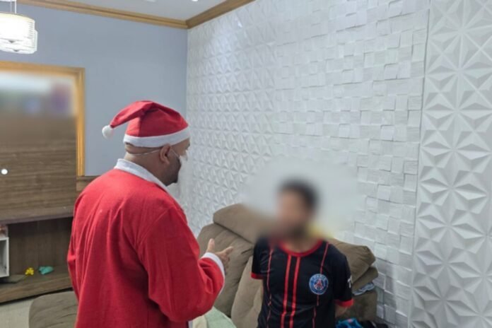 Homem foragido há 15 anos é preso por policial civil disfarçado de ‘Papai Noel’ em Manaus