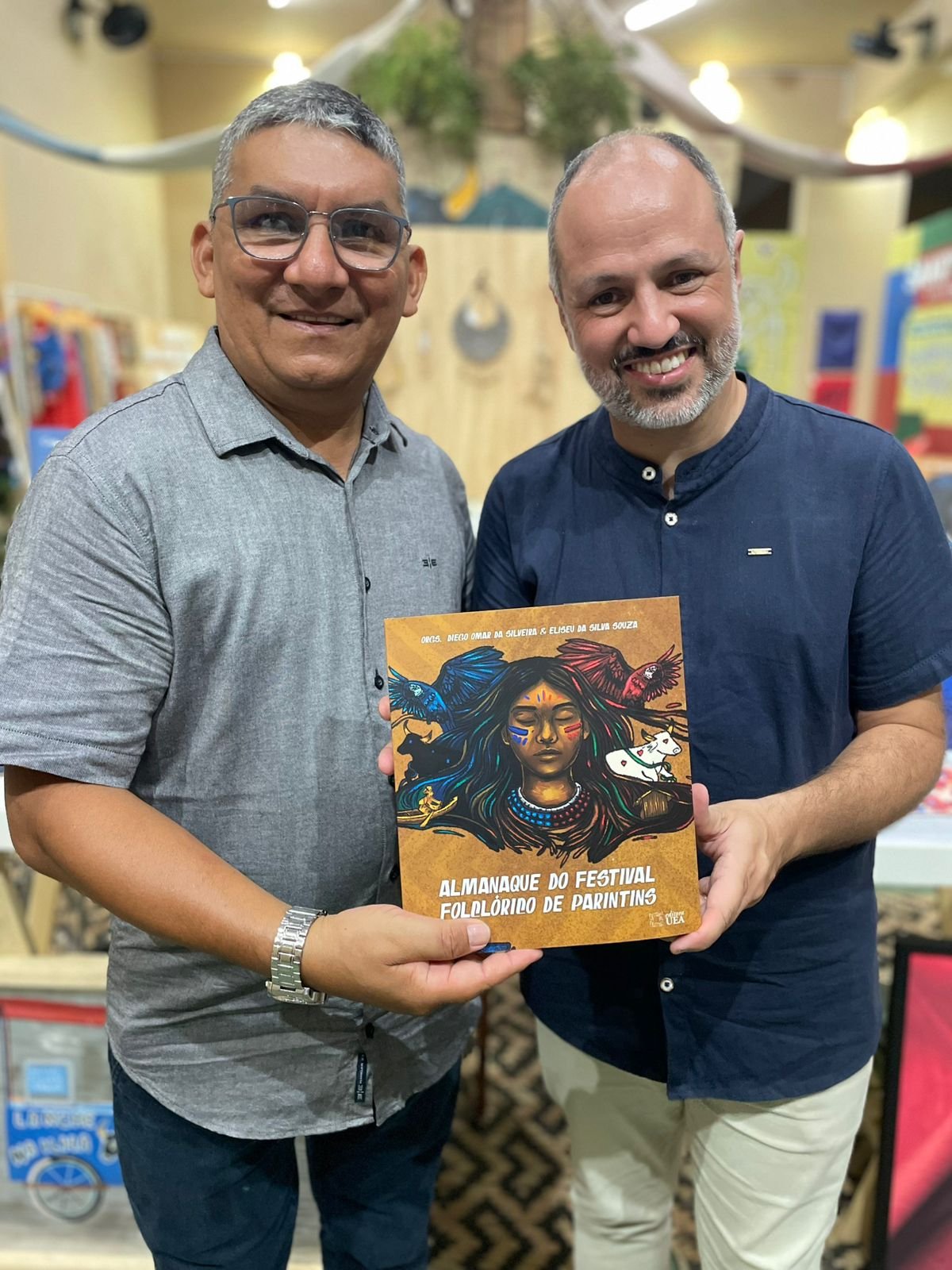 Obras que destacam Festival de Parintins são lançadas pela Editora da UEA na Ilha Tupinambarana – Parintins em Destaque