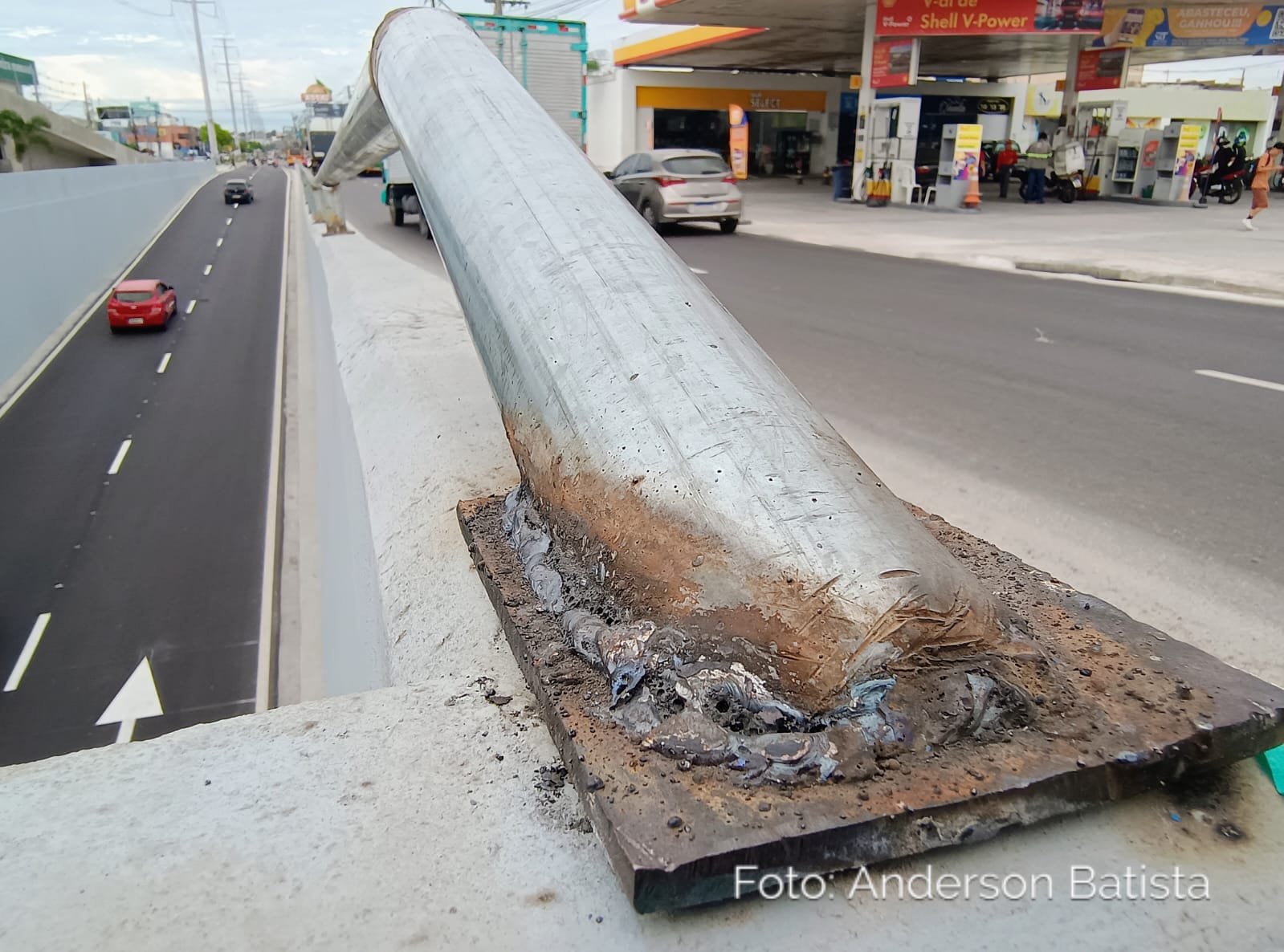Solda mal feita e equipamentos quebrados: área de lazer do viaduto Rei Pelé já apresenta falhas estruturais