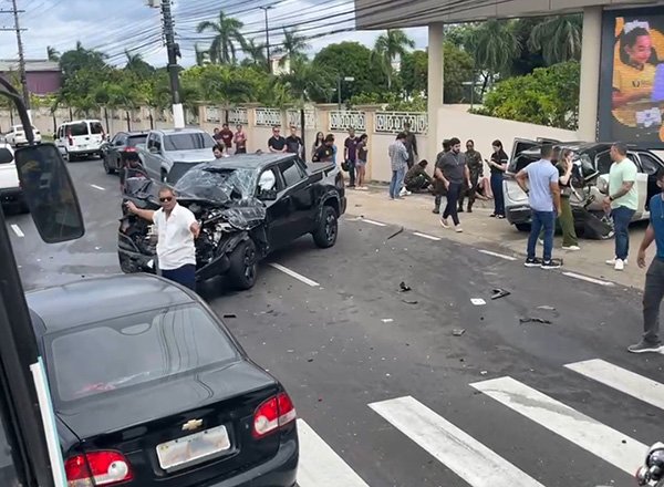 Grave acidente deixa vários feridos na Ponta Negra; familiar de Bonates está entre as vítimas (vídeo)