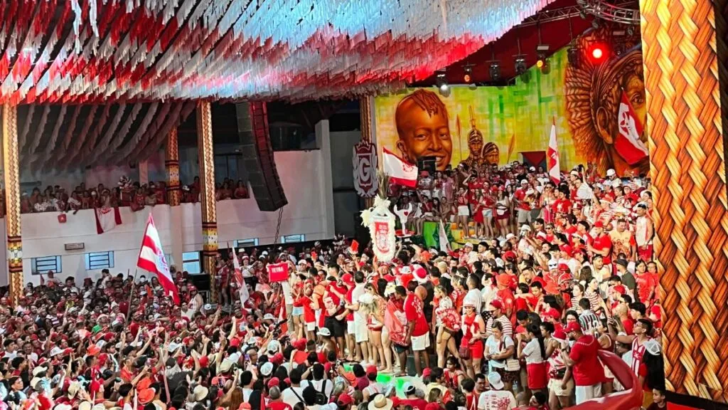 Torcida do Garantido lota reduto e comemora com emoção o 33º título no Festival de Parintins